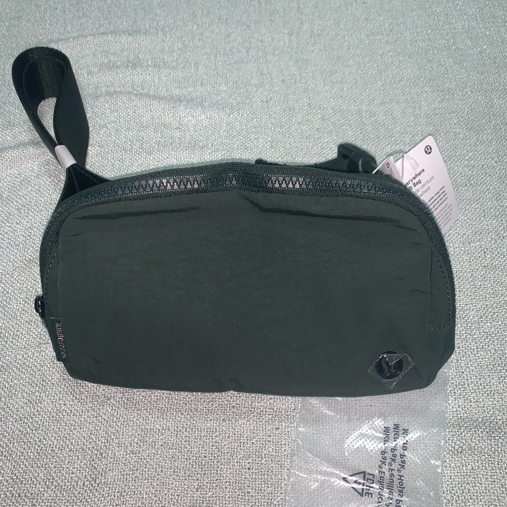 Lululemon NWT Everywhere Belt Bag 1L Rainforest Green
